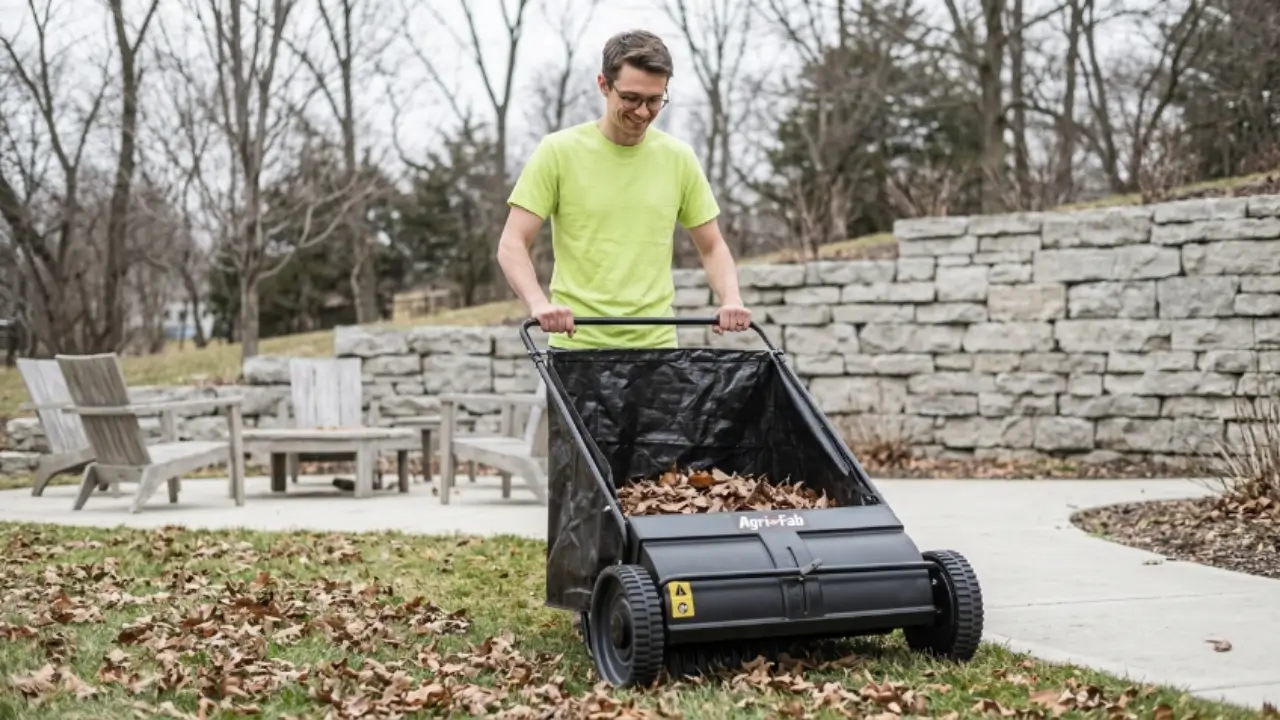 Agri Fab 26 Push Lawn Sweeper
